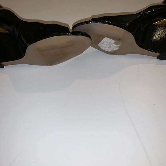 TAHARI WEDGE HEEEL DRESS SHOES. Size US 8 - Picture 5 of 6